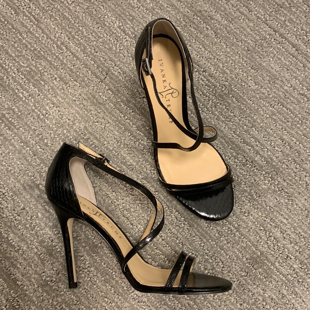 Ivanka Trump women Black patent lizard print Size 8m high heel sandal shoes NWOT